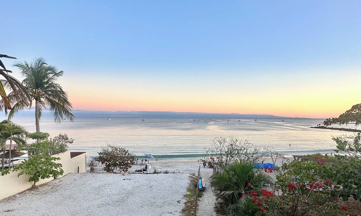 Emiliano Zapata House | Charming rooftop bungalow 1 block from the beach!