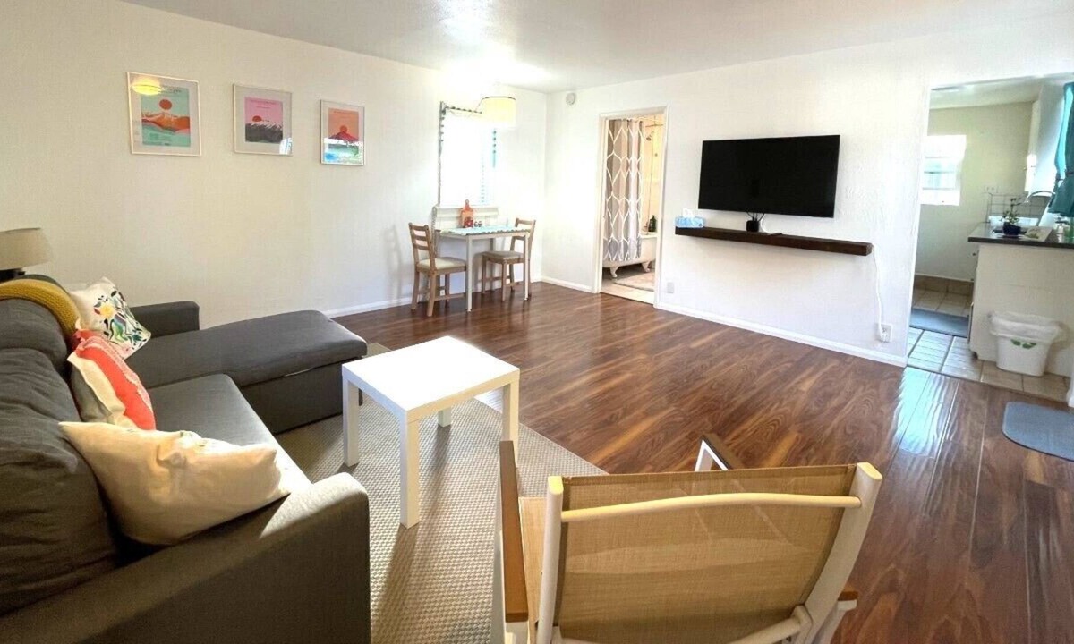 Oak Park Cottage | Charming Santa Barbara Cottage with large private outdoor patio & garden