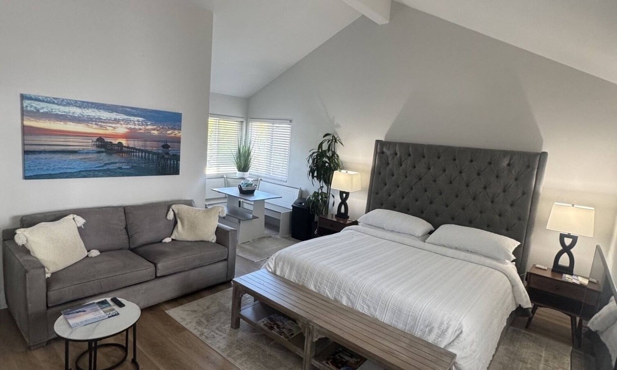 Huntington Beach Apartment | Charming studio in Huntington Beach: Private, King Bed, Remodeled, Clean, Cozy.