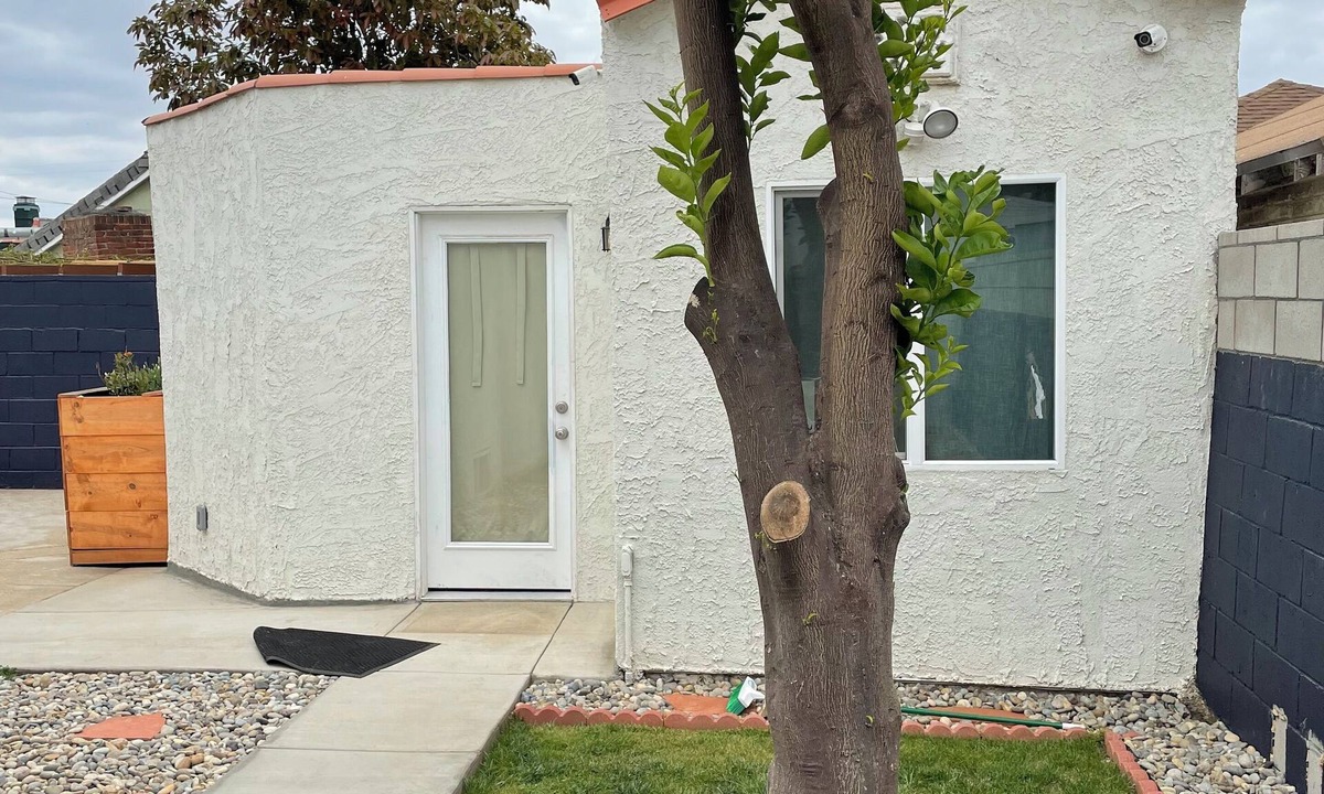 Inglewood Apartment | Charming studio in enchanting Inglewood with AC