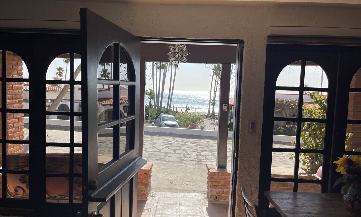 Las Gaviotas Apartment | Check surf conditions from your front door!