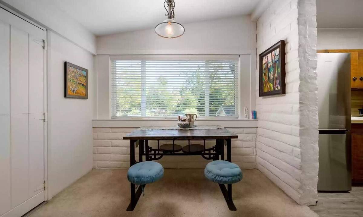 Upper East Cottage | Cheerful 2 bedroom 2 bath Cottage with fireplace
