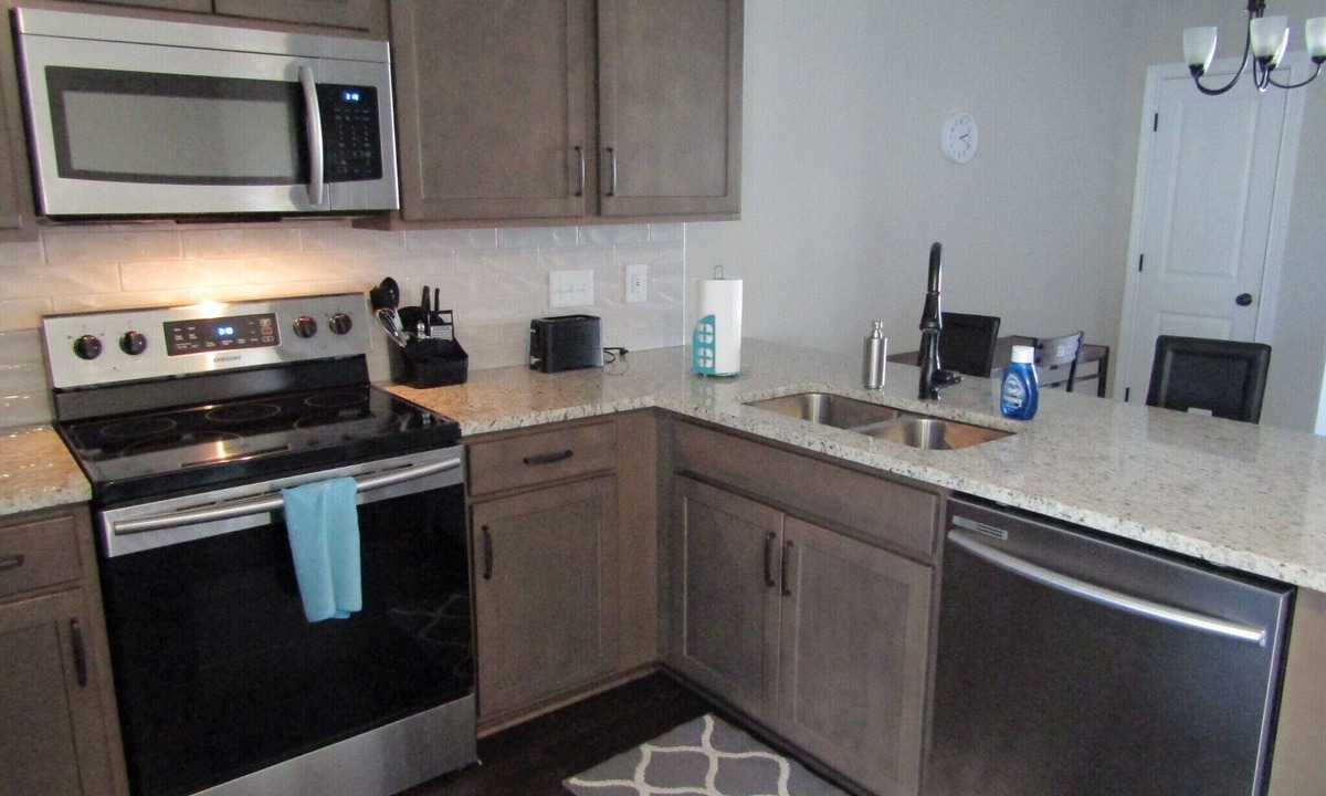Clarksville House | Cheerful 2-Bedroom Townhouse with Pool