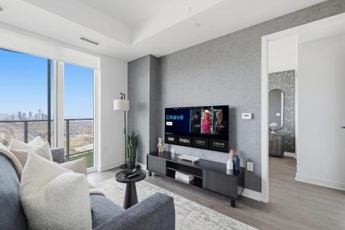 The Queensway Apartment | Chic 2BR Retreat Modern Comfort and Prime Location
