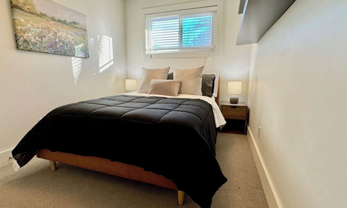Saskatoon Downtown Condo | Chic two bedroom apartment in City Park