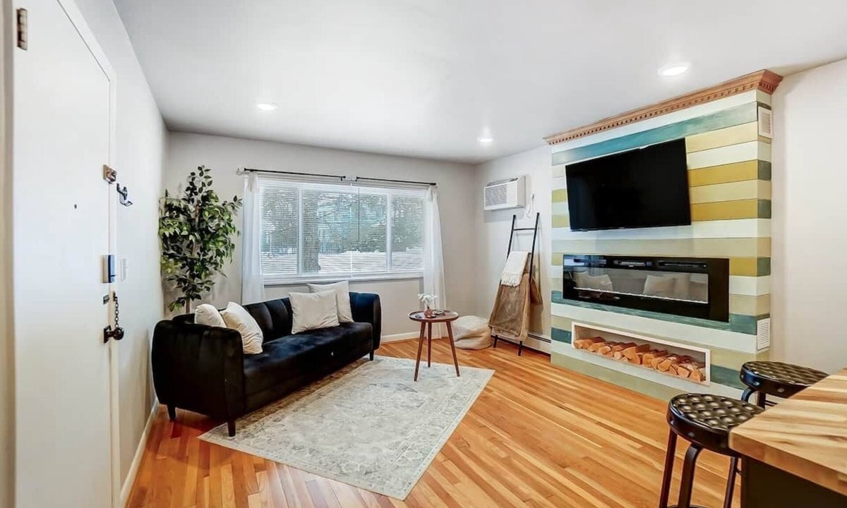 Roselawn Finance Apartment | Cincinnati 2BR Corporate Stay, Garage Parking