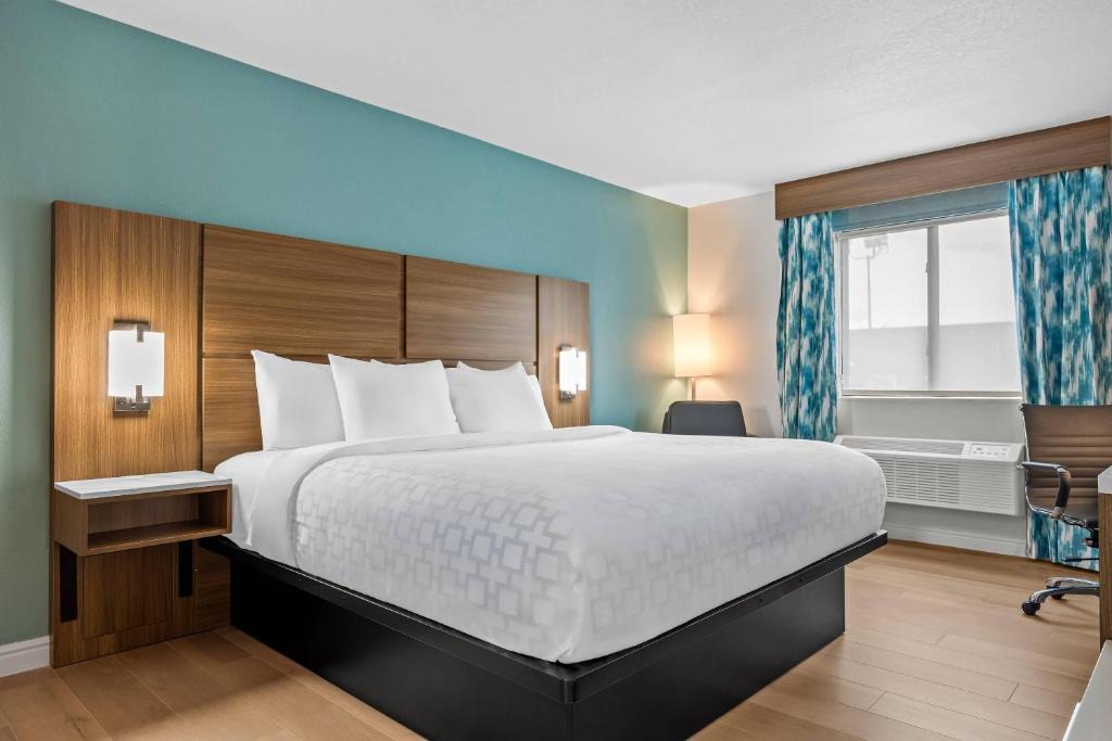 Turners Hotel | Clarion Pointe Springfield Southeast