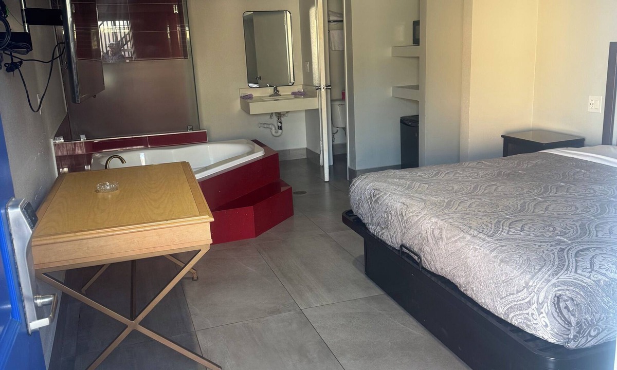 Lynwood Hotel | CLOVER MOTEL