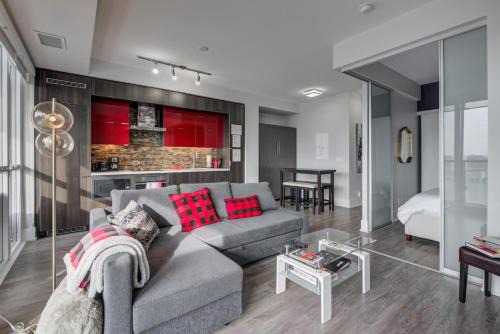 Toronto Entertainment District Apartment | CN lovers