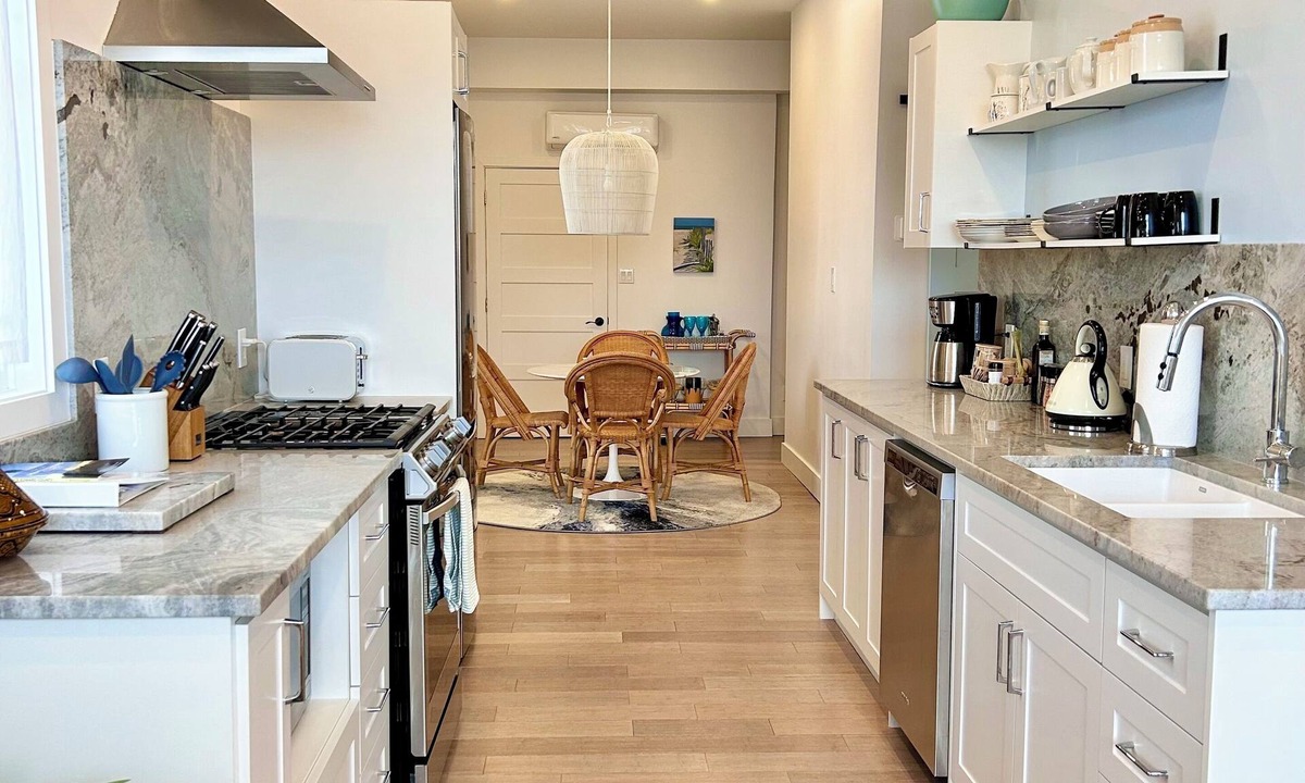 Wellington House | Coastal Hideaway - Lake, Hot Tub & Private Beach