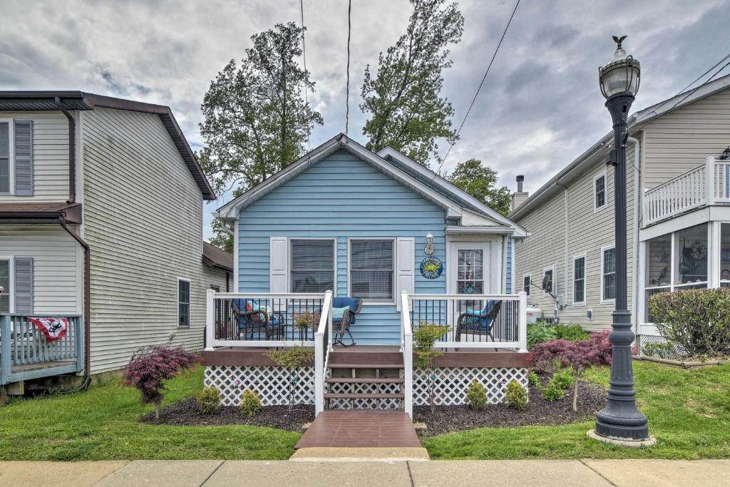 Chesapeake Beach House | Coastal Pet-Friendly Cottage < 1/2 Mi to Beaches