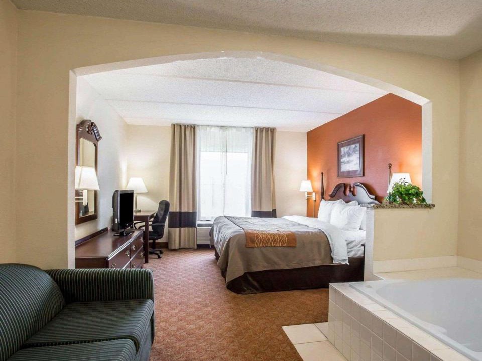 Valley Falls Hotel | Comfort Inn & Suites Spartanburg North