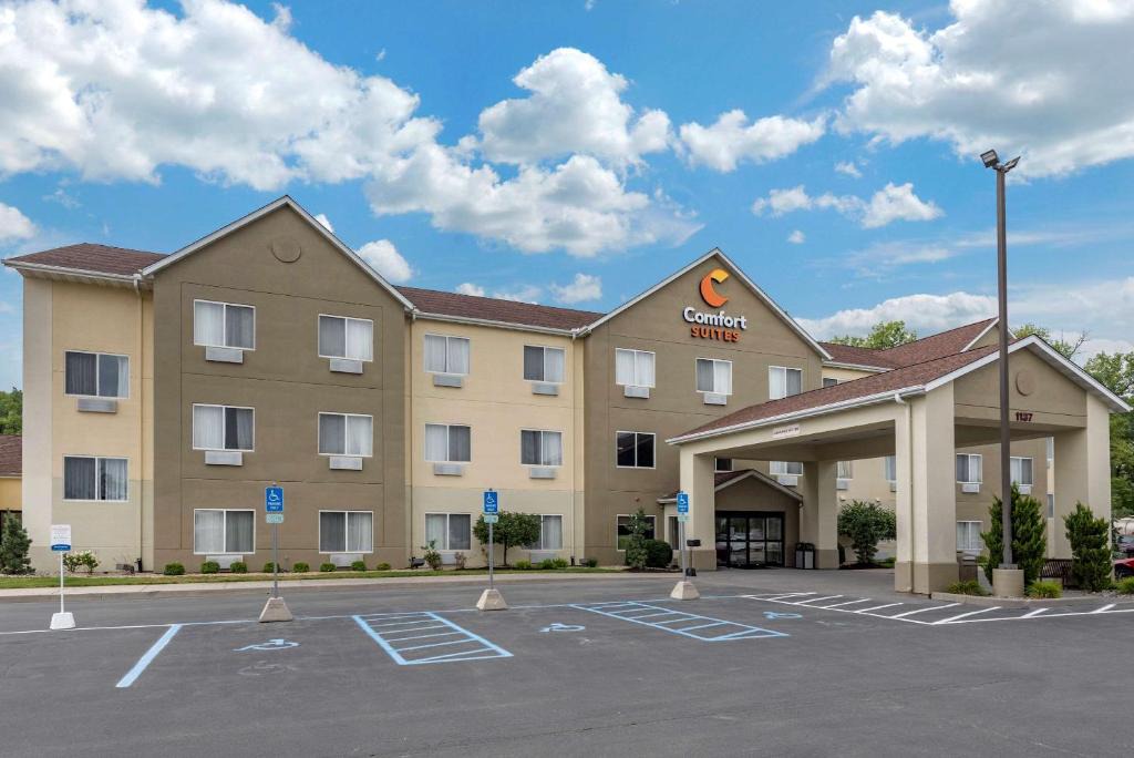 Auburn Hotel | Comfort Suites Auburn near I-69
