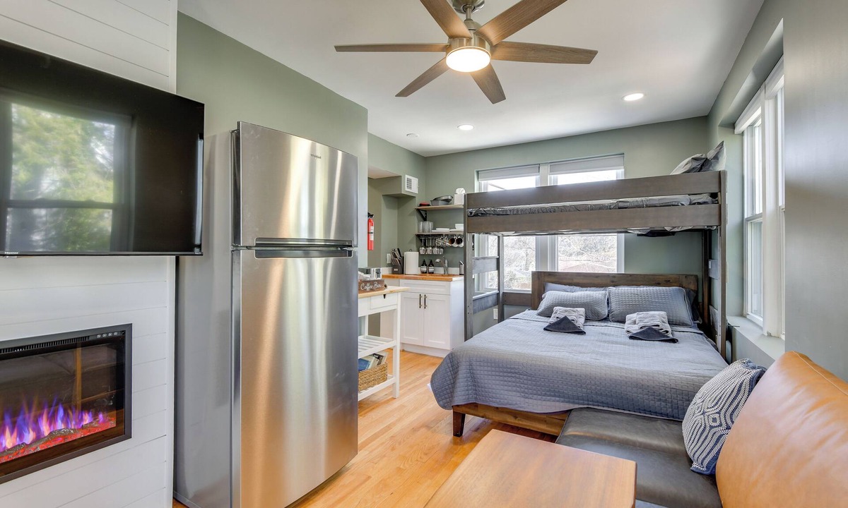 Cheverly Apartment | Commuter's Dream! Cheverly Studio 1/2 Mi to Metro