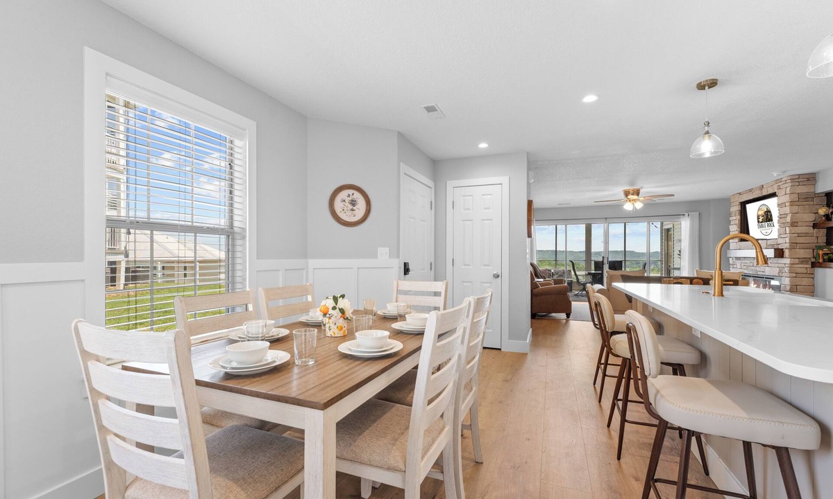 Kimberling City Condo | Completely Remodeled Table Rock Retreat: Cozy Lake View Condo + Screened Porch