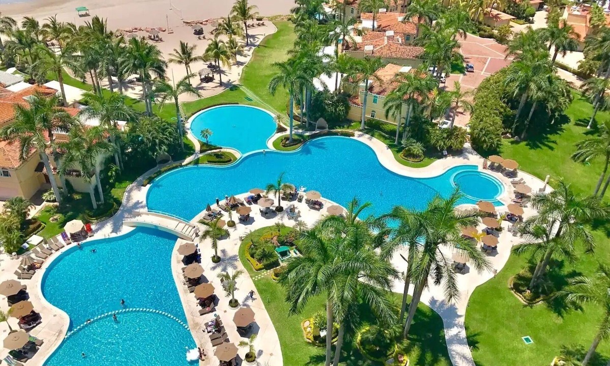 Marina Vallarta Hotel | CONDO PORTO BY TRVL2HM