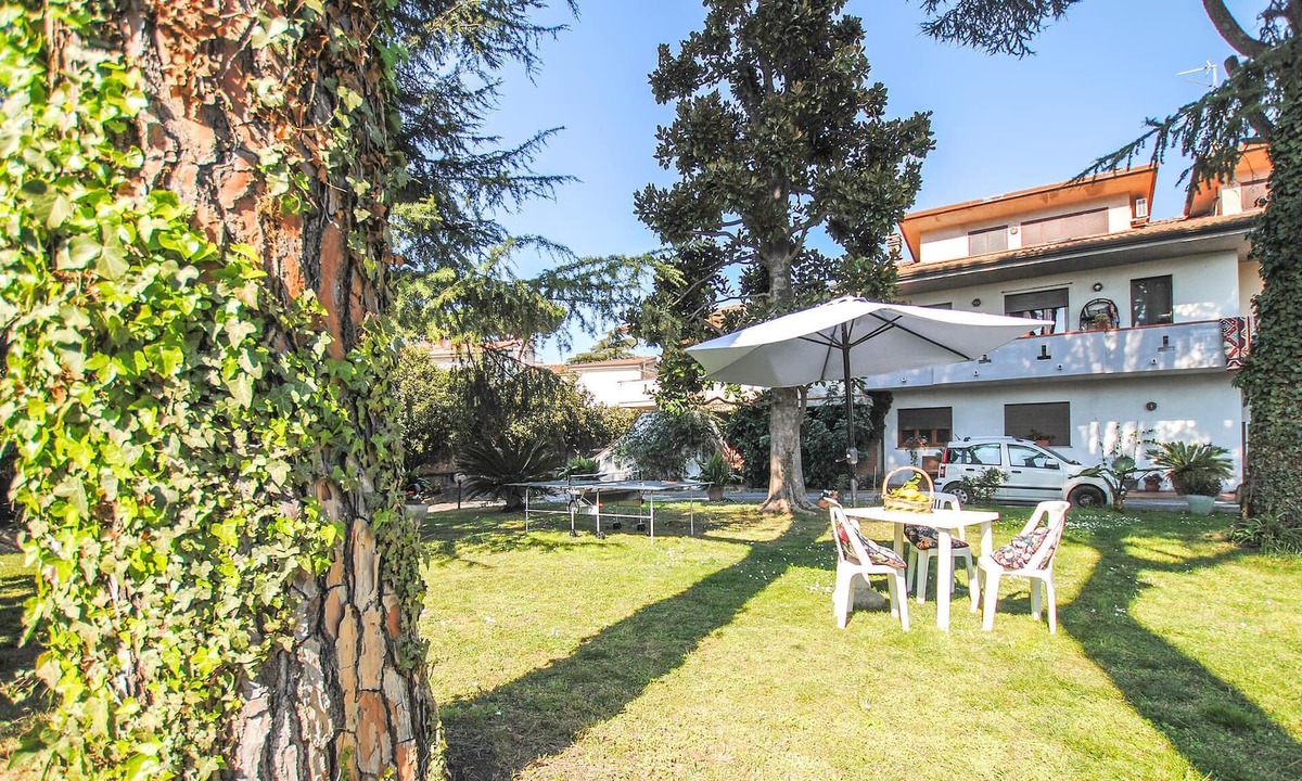 Massarosa Apartment | Cosy cottage with secluded garden.