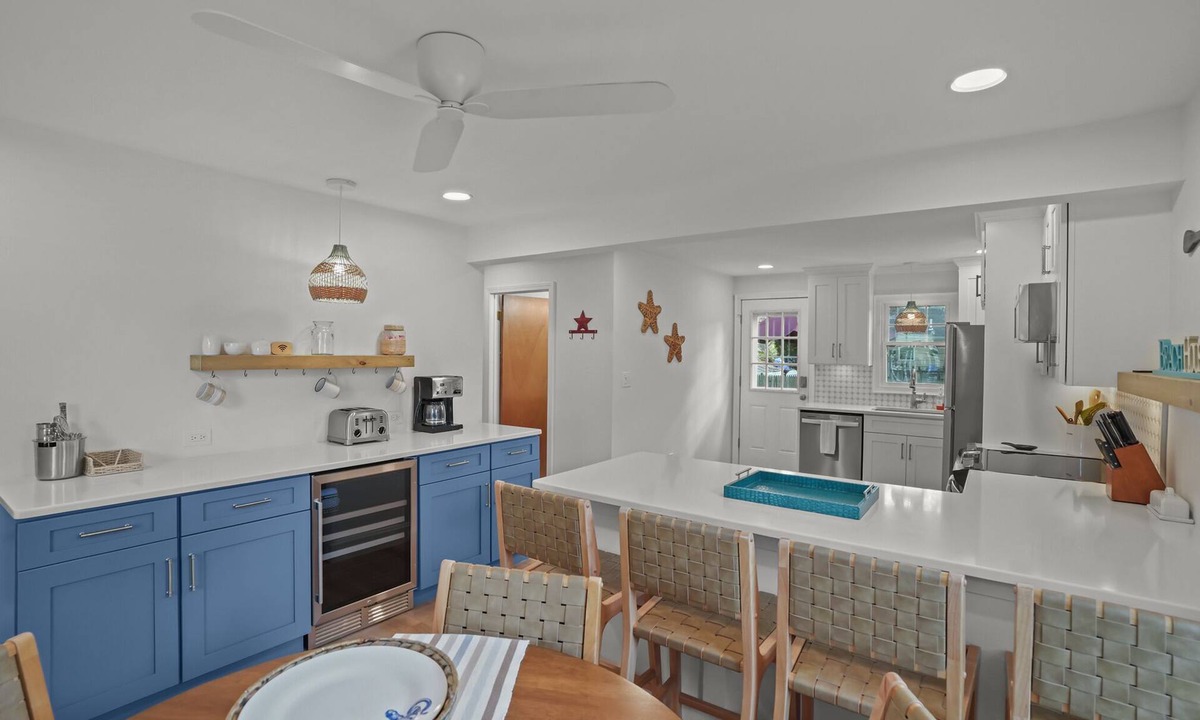 Kenyon Cottage | Cottage 5 Mins to the Beach w/Beach Parking Pass