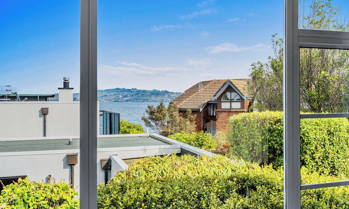 Two Mile Bay Hotel | Cottage Mews Motel