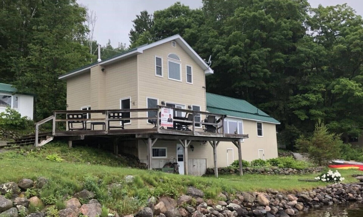Cloyne House | Cottages at Bon Echo's Edge-Main Cottage