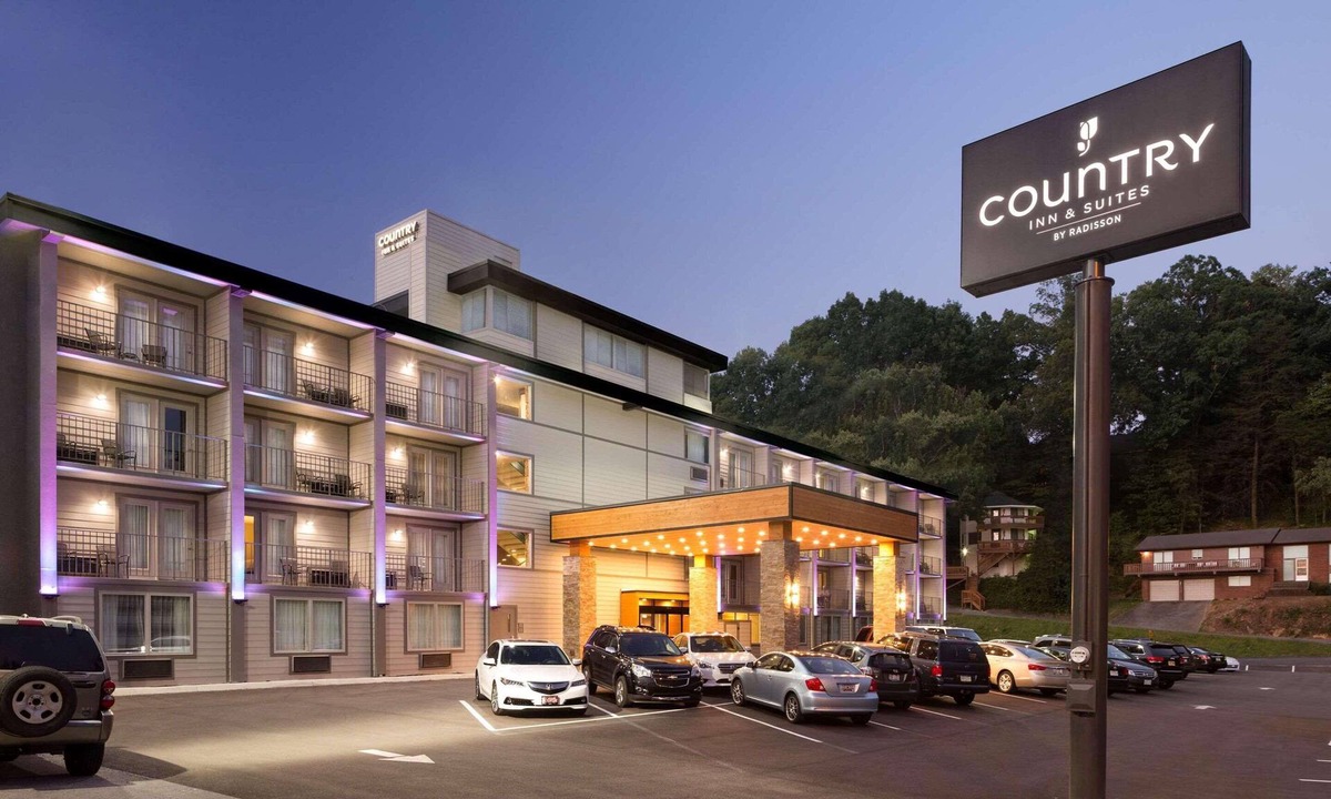 Gatlinburg Hotel | Country Inn & Suites by Radisson, Gatlinburg, TN