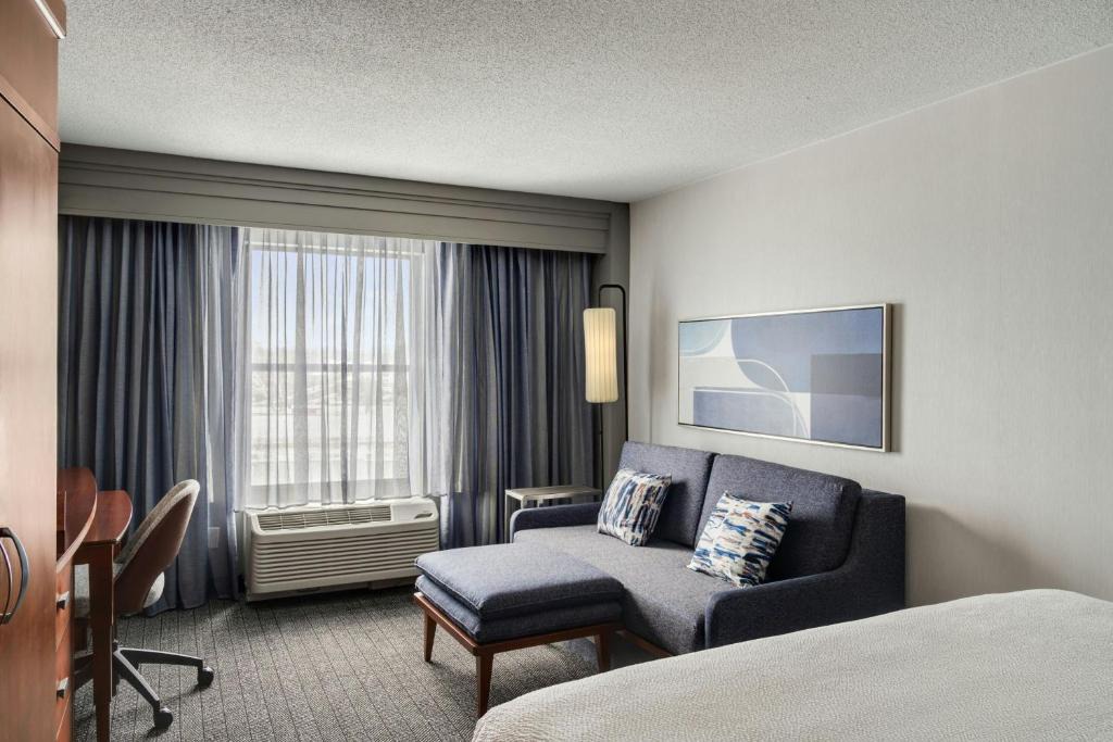Lindenwald Hotel | Courtyard Hamilton