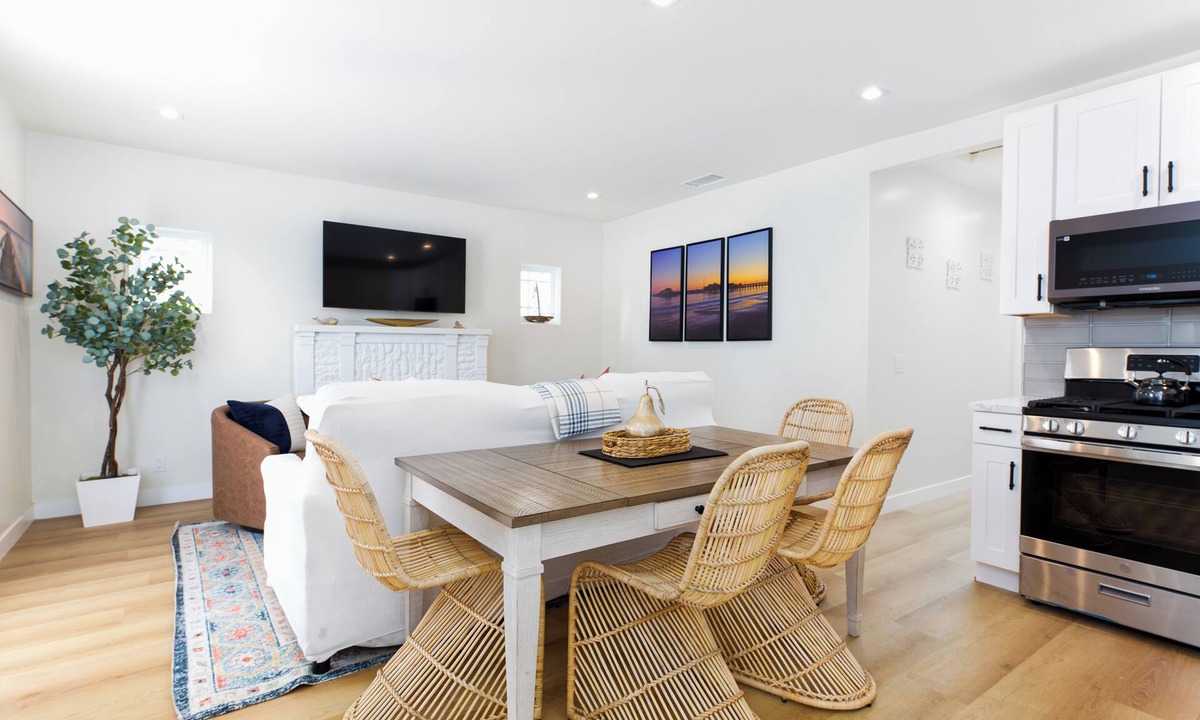 East Beach Cottage | Cozy 2-bedroom cottage near East Beach!