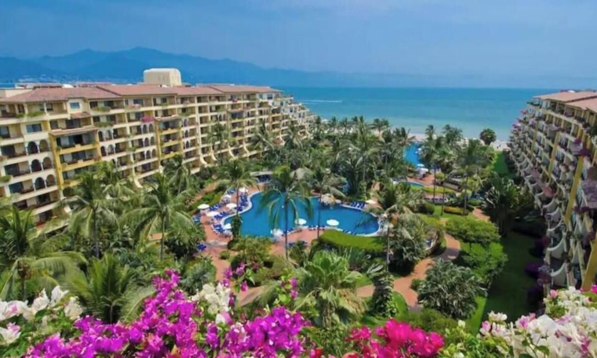 Marina Vallarta Resort | Cozy 3 bedroom Family Beach Condo in beachfront Resort in Puerto Vallarta!
