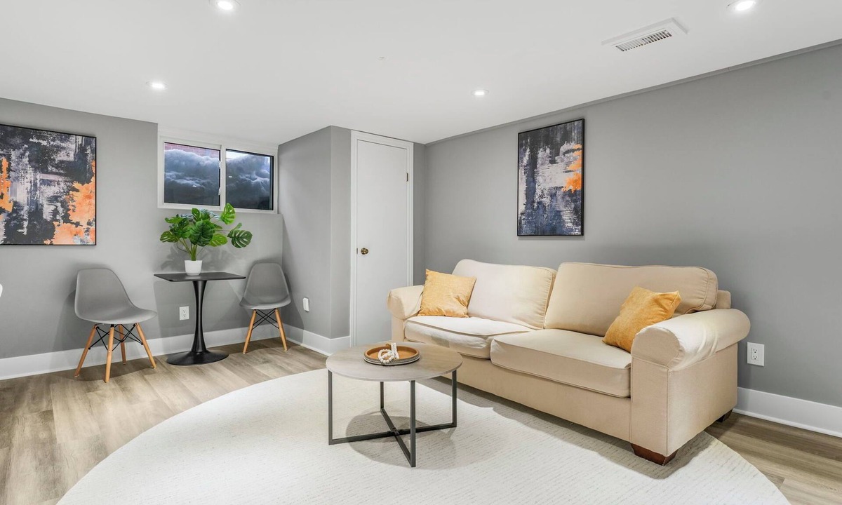 Barrie Apartment | Cozy and Spacious 1BR Basement Apartment | Private entrance