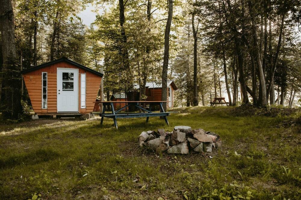 Killaloe Cabin | Cozy Cabin for Ontario Glamping Getaway on Golden Lake