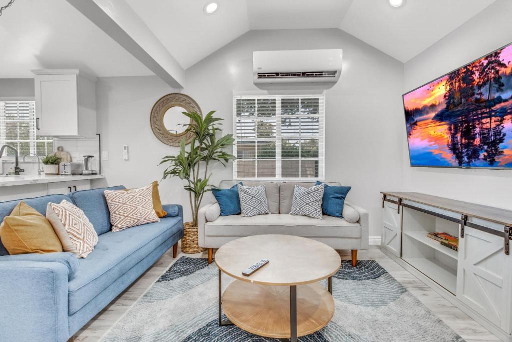 Monrovia House | Cozy Charming Blue Cottage Retreat for Your Stay!