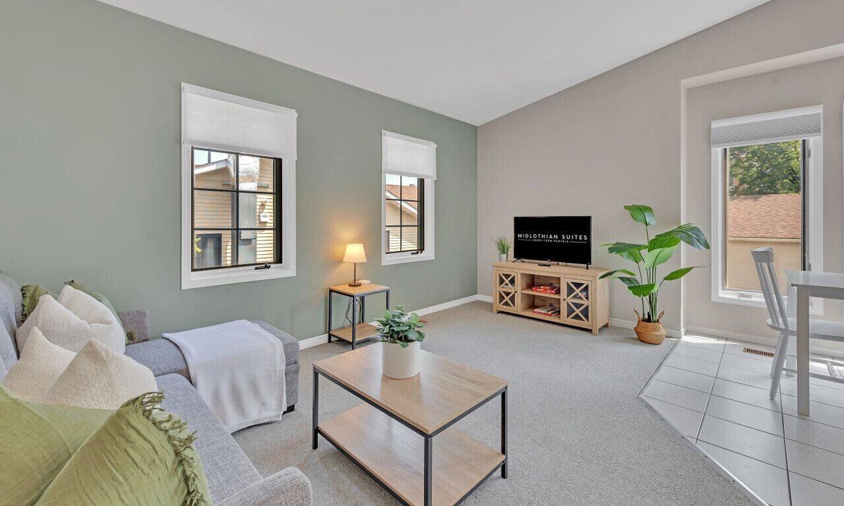 Burlington Apartment | Cozy & Comfortable, Downtown, Parking | TJS2