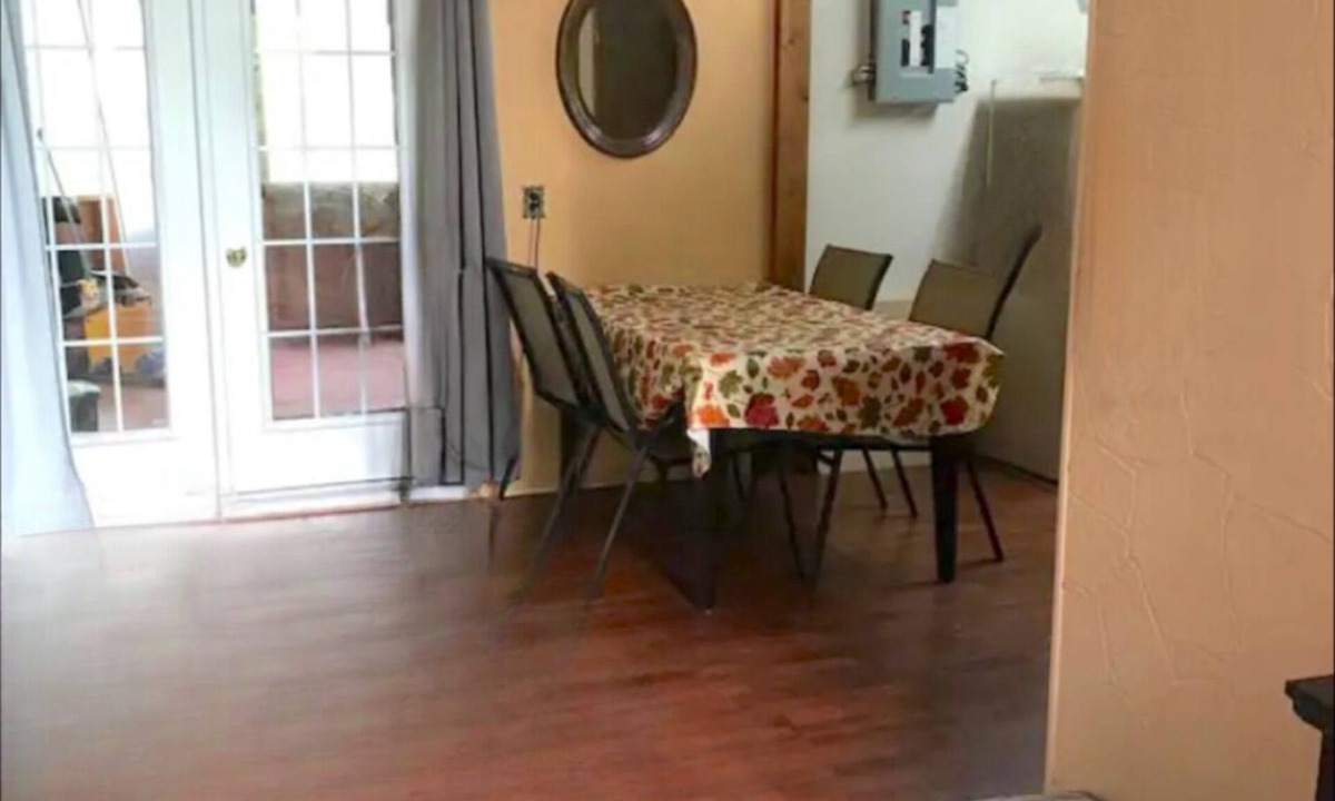 Arnes Cottage | Cozy cottage in Arnes, 5 minute walk to Winnipeg lake