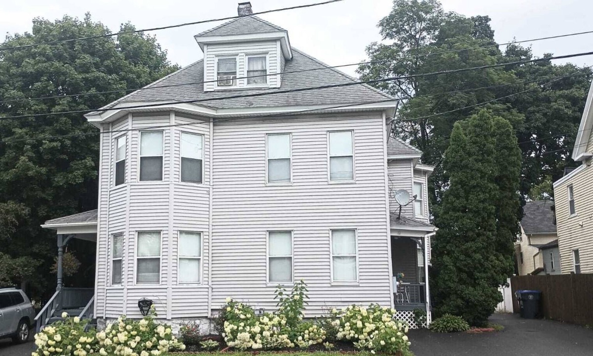 Methuen Apartment | Cozy Family-sized 3 Bedroom Apartment