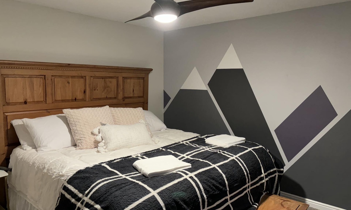 South Salt Lake House | Cozy home near the mountains that allows you to enjoy all Utah has to offer!