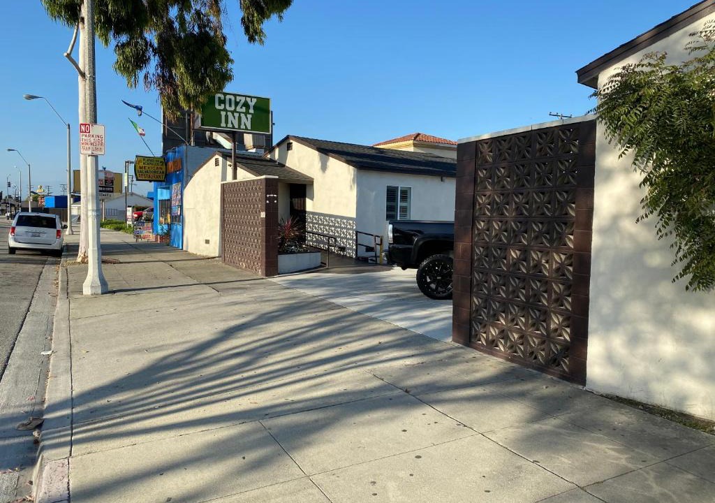 Lynwood Hotel | Cozy motel