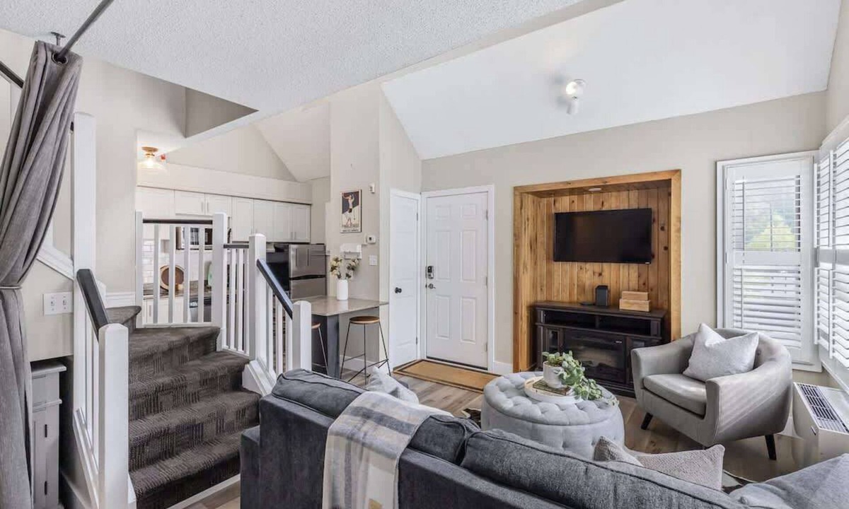 Craigleith Apartment | Cozy Nest | Pool, Shuttle & Private Patio