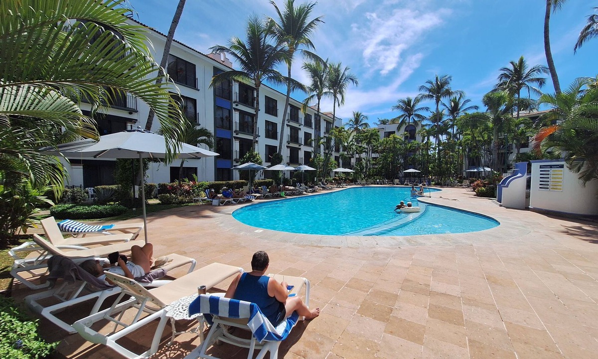 Fluvial Vallarta Apartment | Cozy PH Studio with kitchenette AC & WIFI jacuzzi in charming Puerto Vallarta