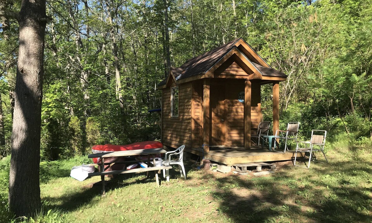 Central Frontenac Cottage | Cozy quiet cottage at Crow lake, direct access to lake