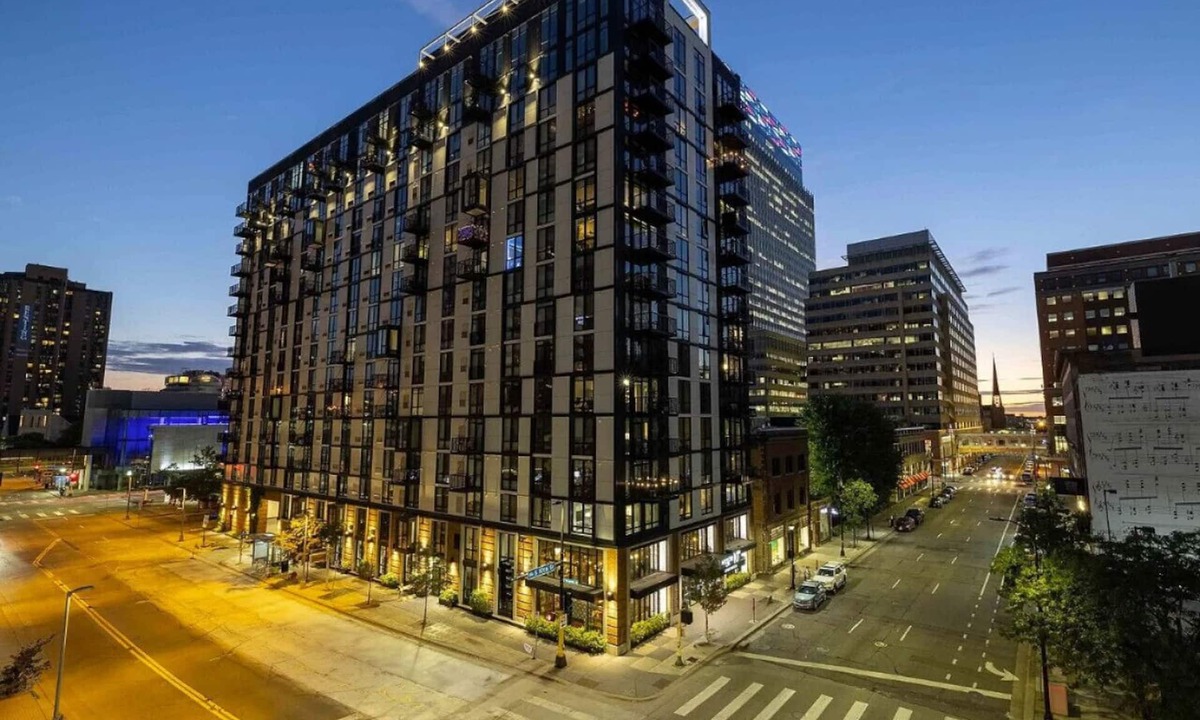 Downtown Minneapolis Apartment | CW Studio Sky Lounge Rooftop Pool Gym X