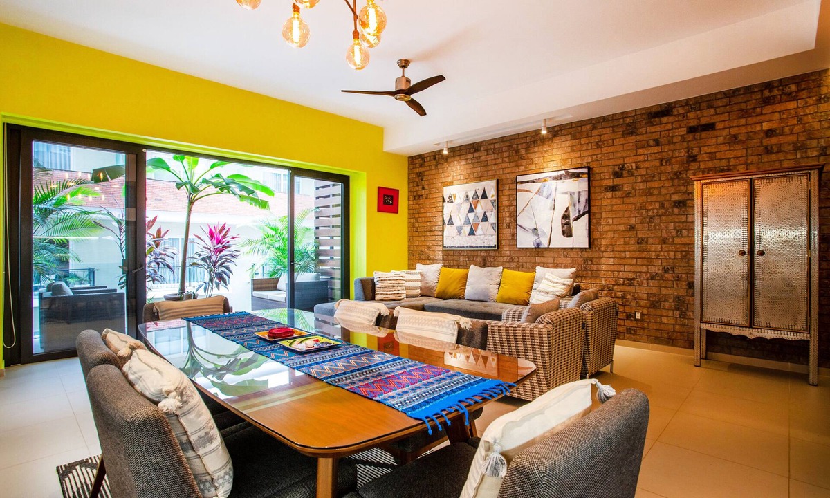 Emiliano Zapata Condo | Dedicated workspace, Pool, Gym | Romantic Zone 2BR