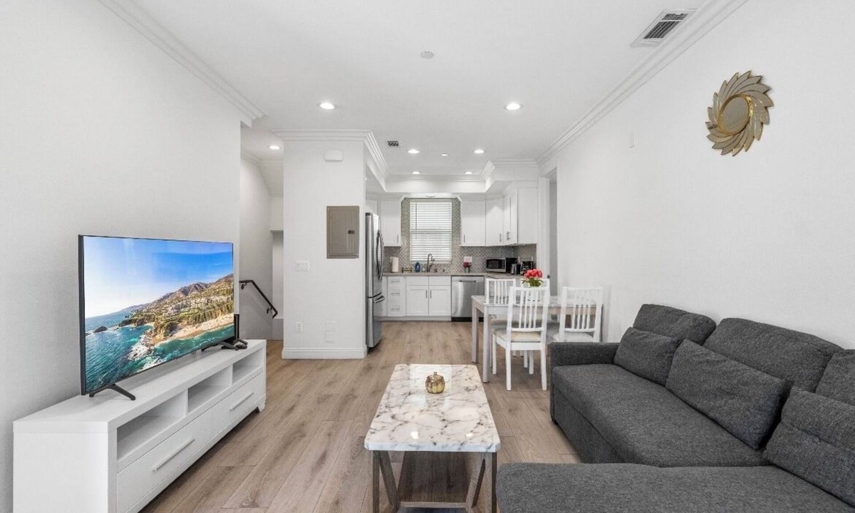 Pasadena House | Delightful 3B3B Townhouse: Relax & Family Friendly