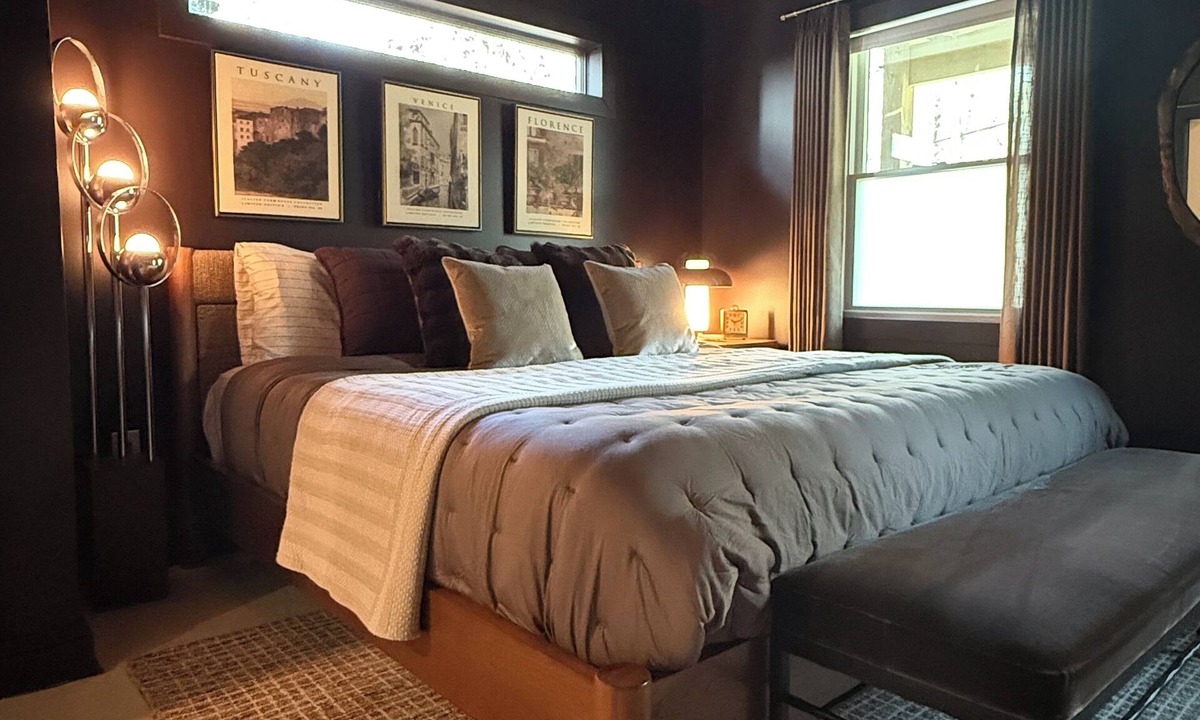 Northwest Apartment | Den in DC, Newly Renovated 1-bedroom, Spacious, Clean & Bright