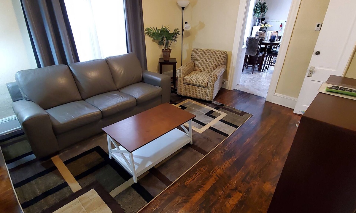Hough House | Discover Your Urban Oasis -a Hidden Gem in the Heart of Cleveland!