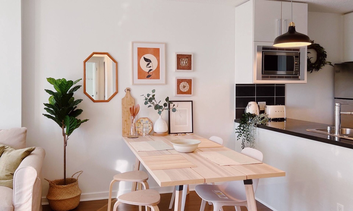 Crosstown Apartment | Downtown 3BR 4BD REAL AC Pool Parking Gym