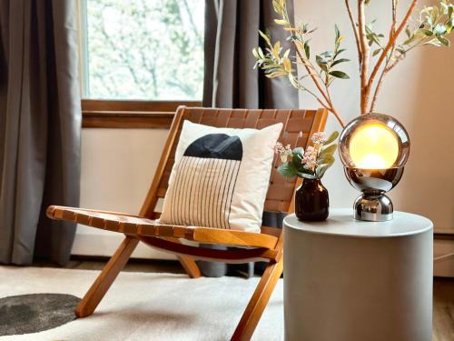 Mill River Apartment | Downtown New Haven by Yale & Little Italy - AO Destinations