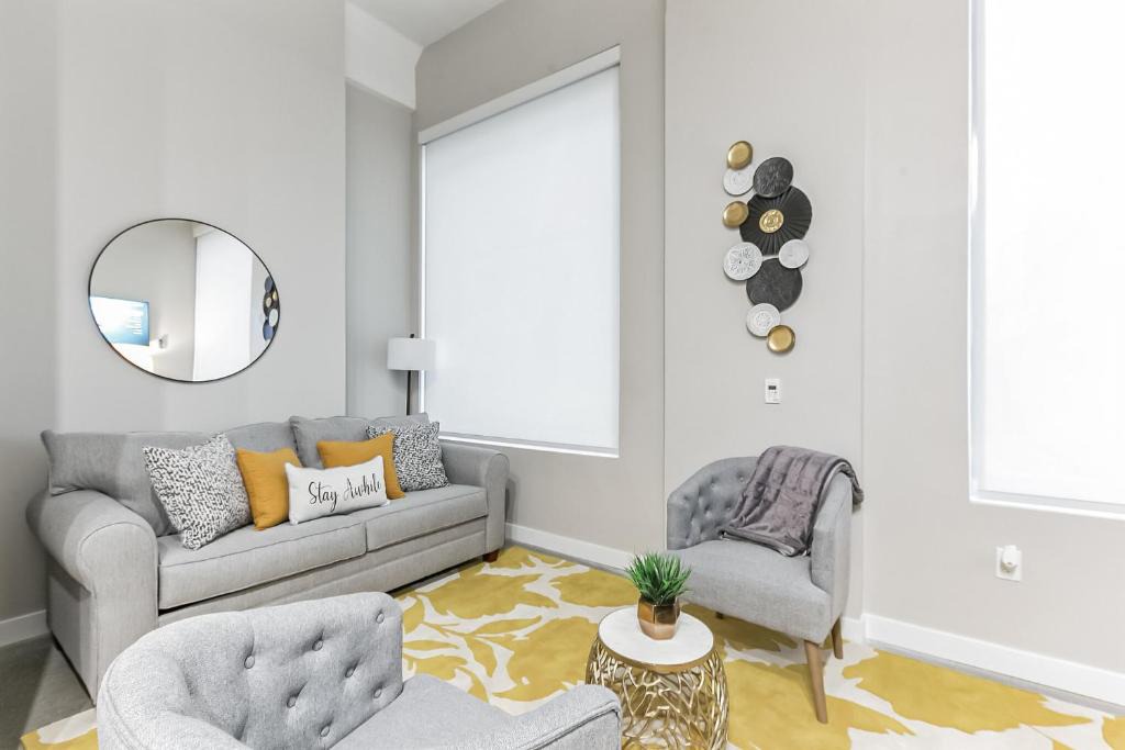 Downtown Cincinnati Apartment | Downtown Stroll to the Bengals
