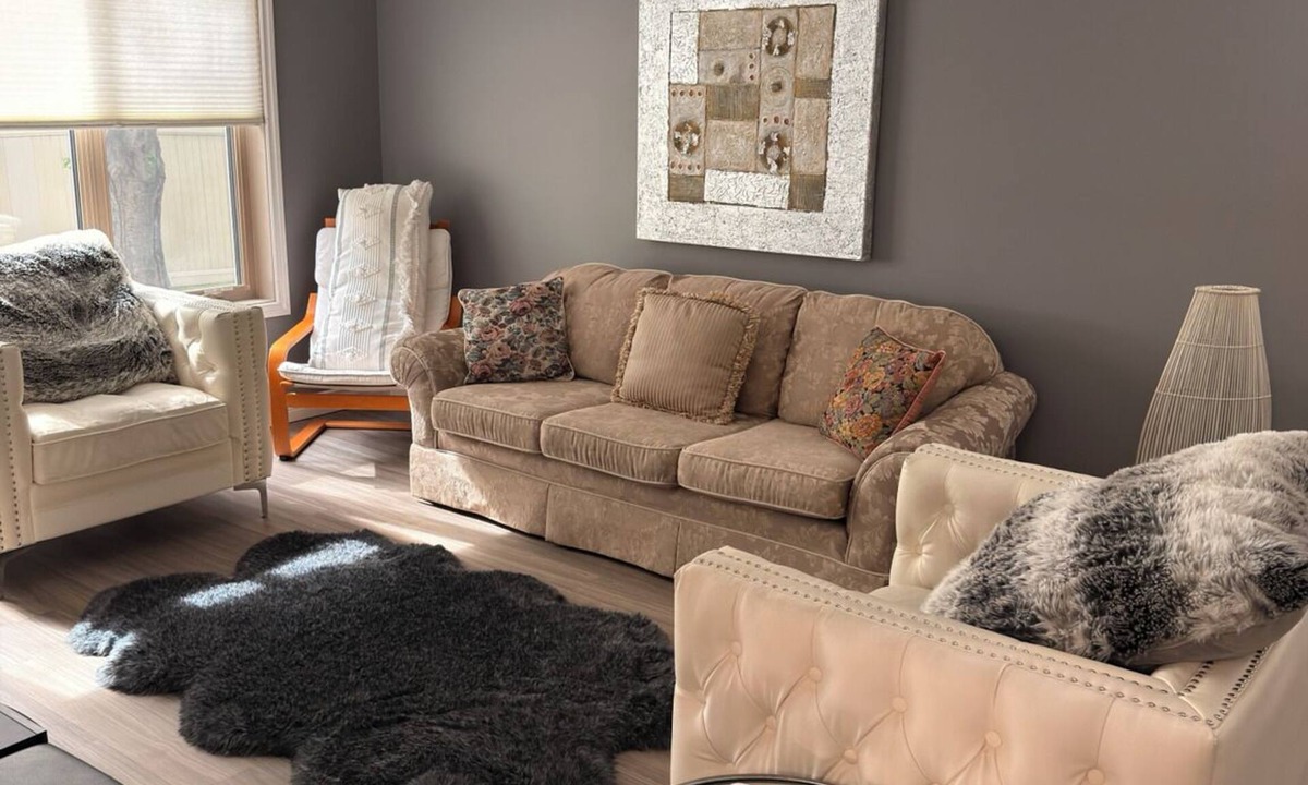 Saskatoon House | Dr Pizzle Guest House| Home Away from Home