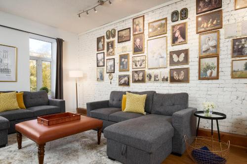 Plateau Mont Royal Apartment | Dreamy Bright 3BR Plateau Loft with AC