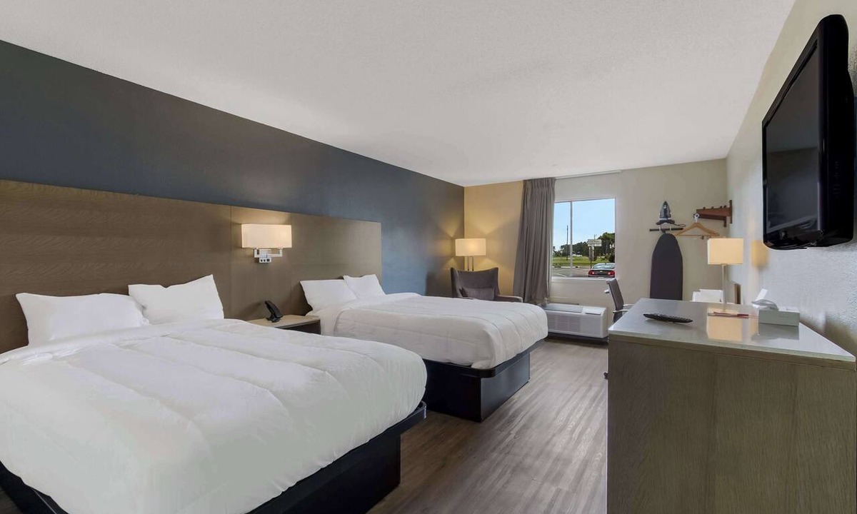 Havelock Hotel | Econo Lodge Cherry Point